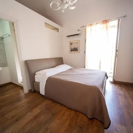In Shared - City Center Guest house Catania