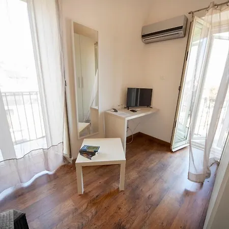 Guest house In Shared - City Center *